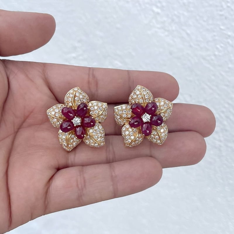 ルビー、ダイヤモンド、18K フラワーピアス