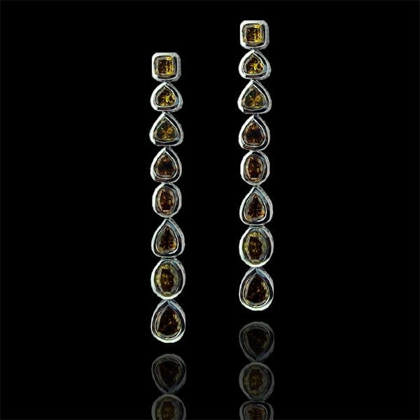 18K ホワイト ゴールド ミックス シェイプ ドロップ ダイヤモンド ピアス