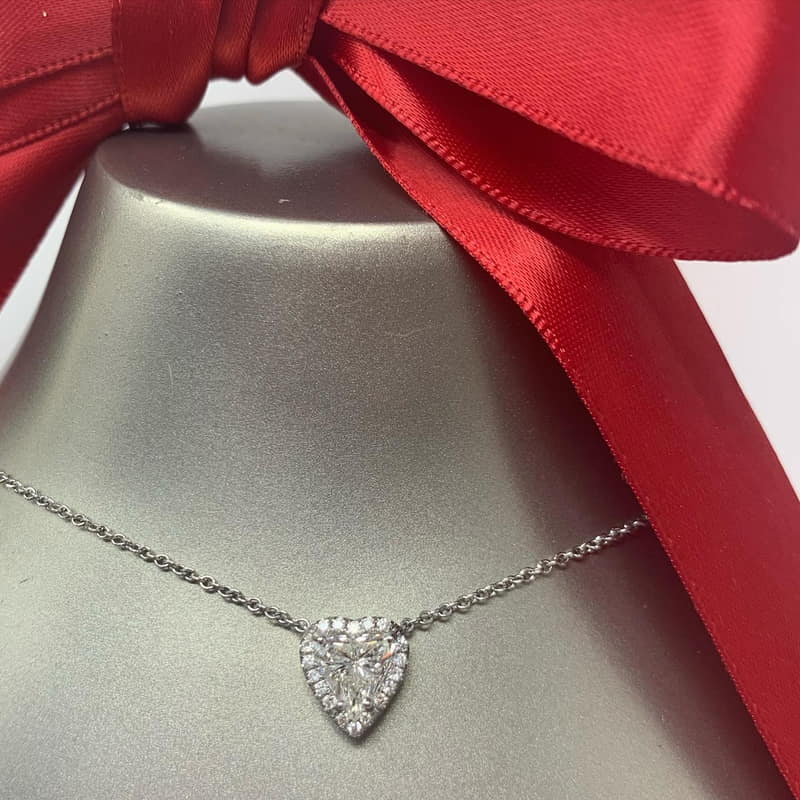 1.11カラットハートペンダント18K  ホワイトゴールドのネックレス