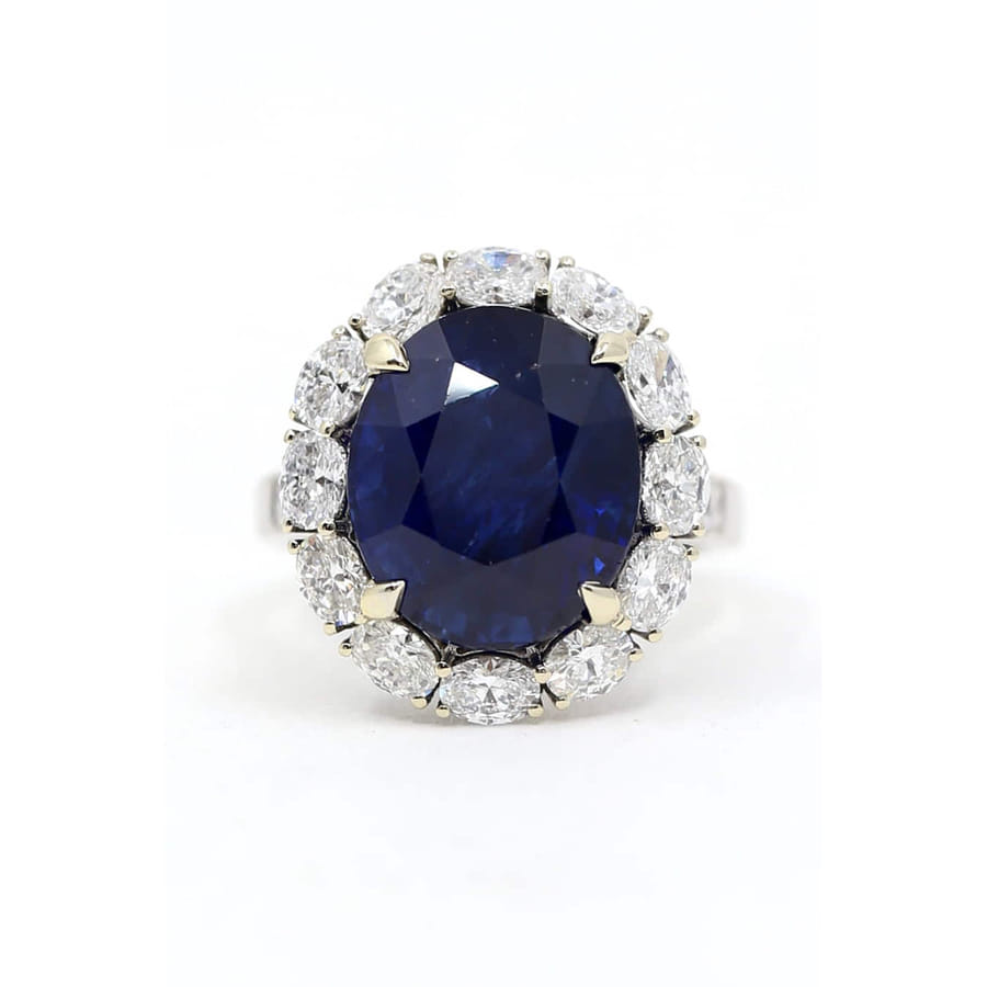 12.89カラットのオーバルカットサファイア HALO リング